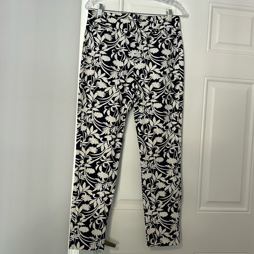 New without tags never worn Old Navy slacks.